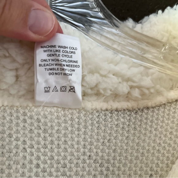 Cream 2 Button V Neck Long Sleeve Sherpa Fabric Lightweight Sweater, Size XL - Picture 5 of 5